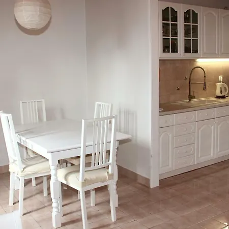 Cathedral Apartment *