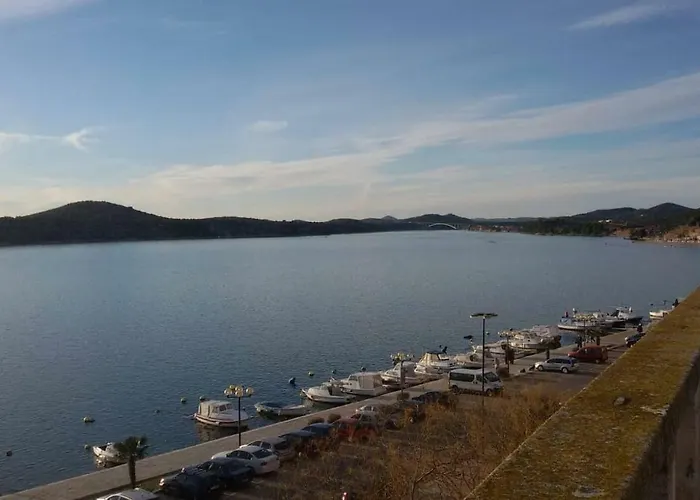 Cathedral Apartment *